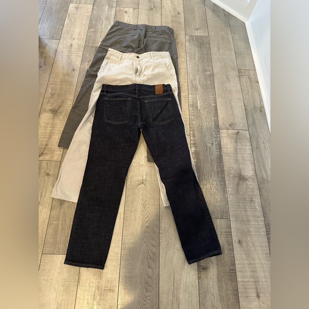 3 pairs of men’s pants! 2 dockers 1 good fellow - all 32x30
